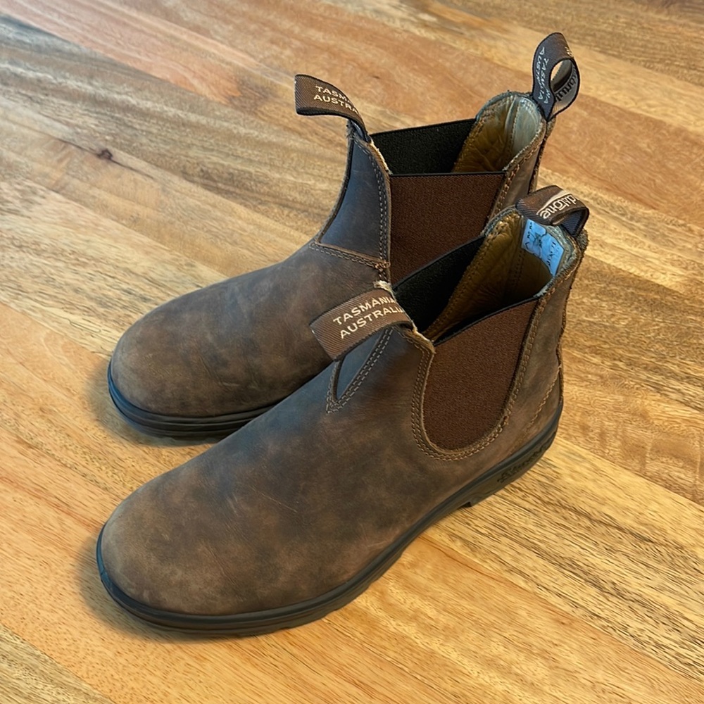 Women’s brown Blundstone size 8